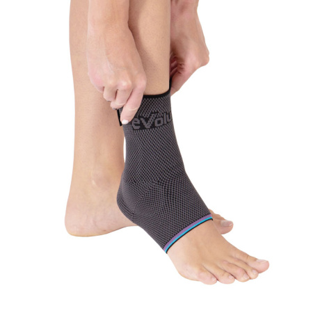 Бандаж компрессионный на голеностопный сустав с силиконовыми пелотами Т-8681 Evolution  Silver