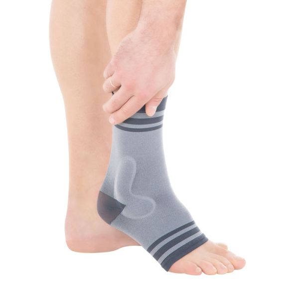 Бандаж компрессионный на голеностопный сустав с силиконовыми вкладышами Т-8611  Trives